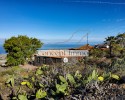 Spectacular property with 2 houses, a very large plot and stunning sea views!