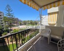 ¡Apartamento amueblado en pleno corazón de Playa de las Américas que cuenta con balcón, ascensor, pistas de tenis y piscina!