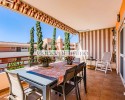 Apartamento en planta baja moderno y amueblado con una gran terraza con vistas al mar y piscina!